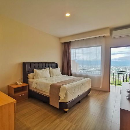 Bukit Indah Doda Hotel & Resorts 팔루 외부 사진